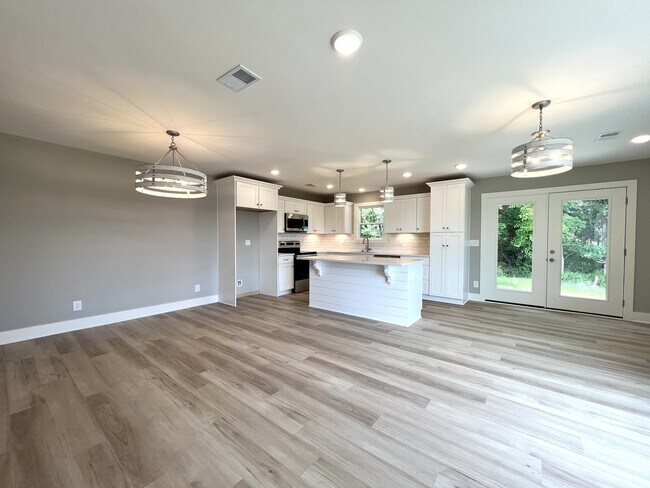 Building Photo - 710 Hollie Way