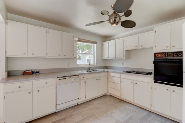Building Photo - 2/1 Ormond Beachside Bungalow
