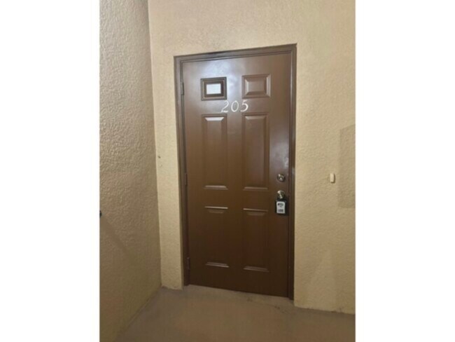 Building Photo - 2 Bedroom + DEN and GARAGE! Water &amp; Basic Cable Included!