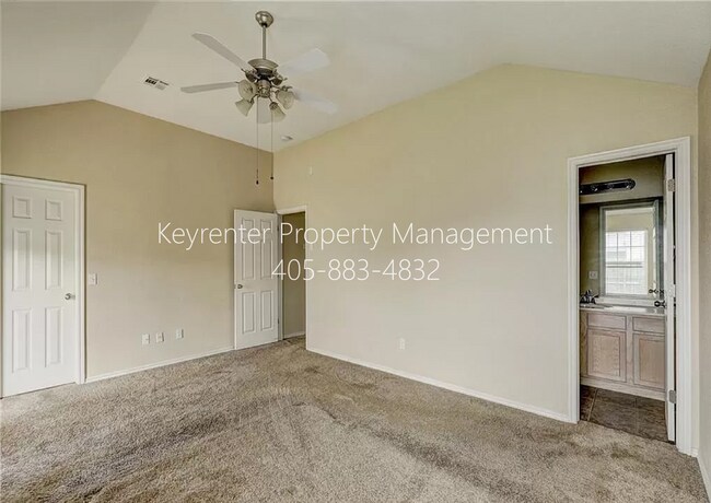 Building Photo - Gorgeous 3 bedroom 2 Bath and 2 Car Home in the Heart of Yukon