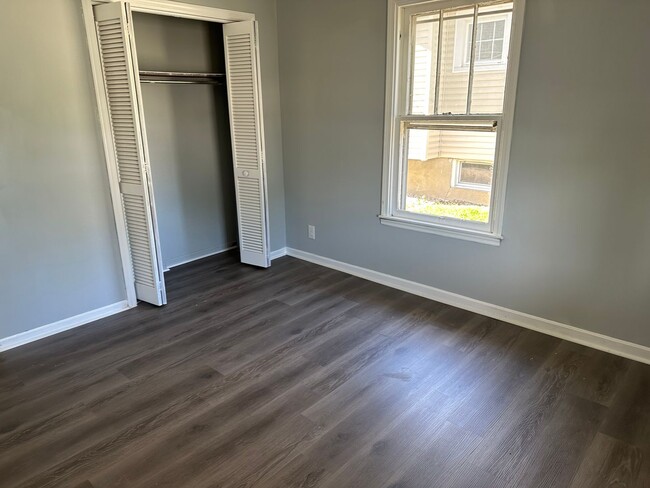 Building Photo - BEAUTIFUL 2 BEDROOM 1 BATH NEWLY REMODELED-- PRIME LOCATION!!!