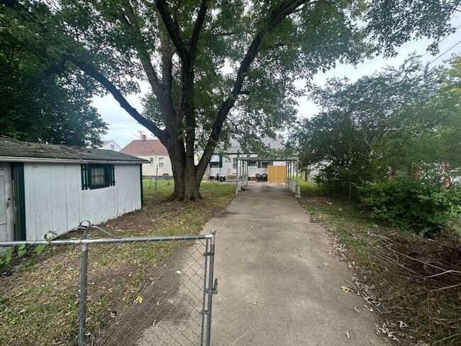 Building Photo - 3 bed house in Church Hill! Central HVAC, laundry, yard with shed!