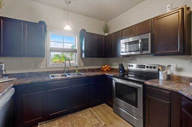 Building Photo - Colony at Towne Pointe