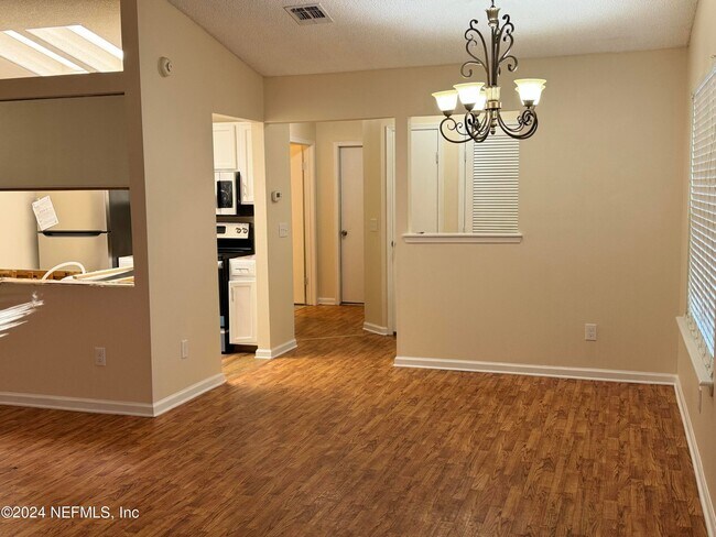 Building Photo - 3554 Rain Forest Dr W