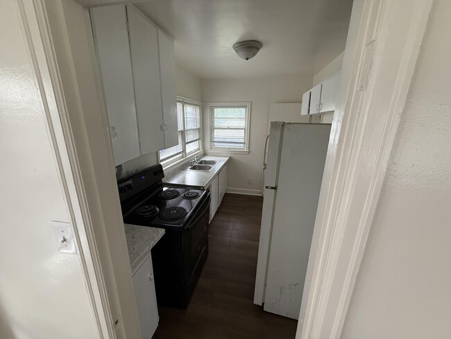 Building Photo - 549 Haskins Dr