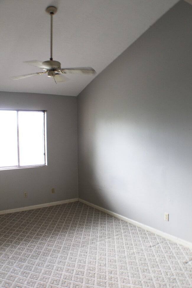 Building Photo - 1026-11 Blue Ridge Dr