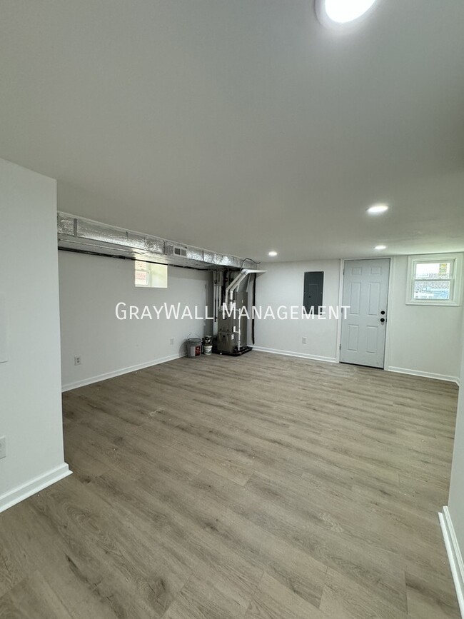 Building Photo - $2,295 - 3 Bedroom 2 Bathroom House In Sha...