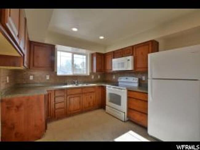 Building Photo - Beautifully Renovated Duplex in Salt Lake City