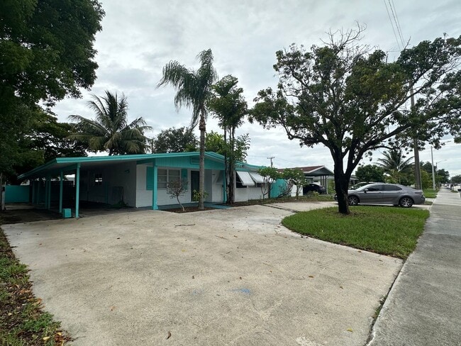 Building Photo - Charming Home with Great Location & Natura...