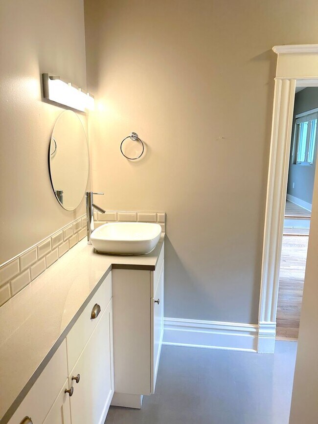 Building Photo - Beautiful 4- Bedroom North End Home