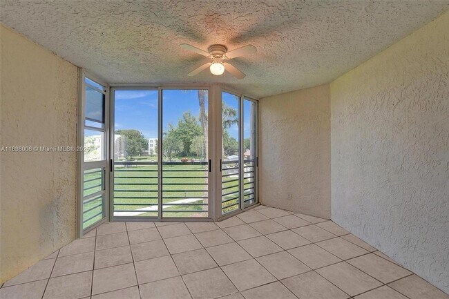 Building Photo - 1900 Sabal Palm Dr