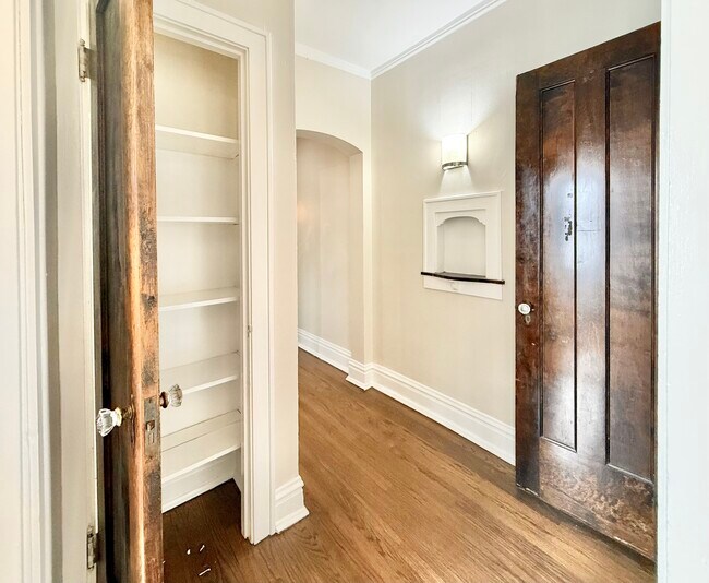 Building Photo - 314 N Maple Ave