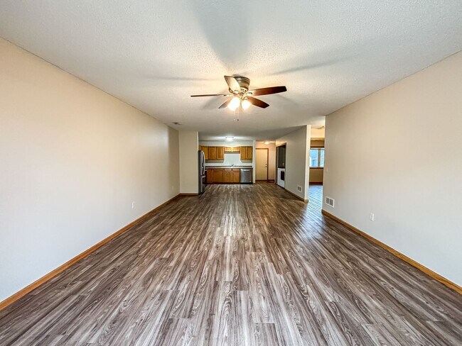 Building Photo - 2 Bedroom Town Home