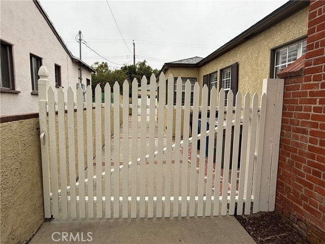 Building Photo - 527 S Orchard Dr