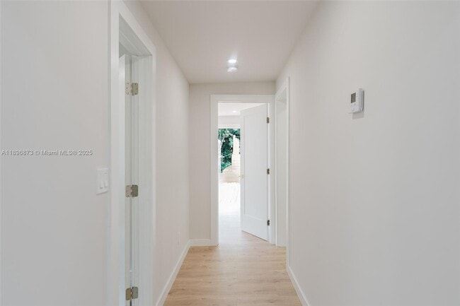 Building Photo - 1430 SW 32nd Ct