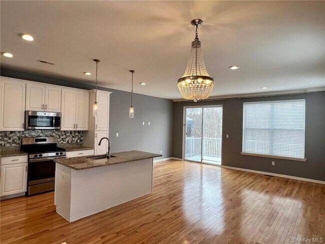 Building Photo - 95 Meadow View Dr