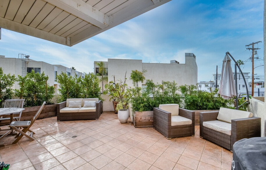 1st Floor Large Patio - 7301 Vista del Mar