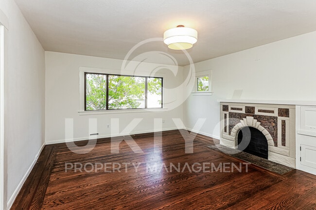 Building Photo - 891 57th St