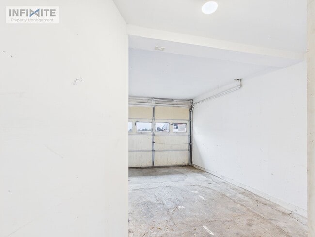 Building Photo - Beautifully Updated 2-Bedroom Home with Ga...