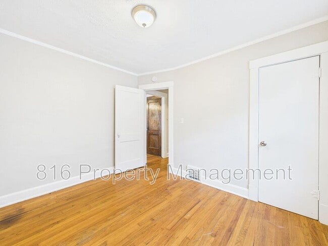 Building Photo - 6612 Park Ave E