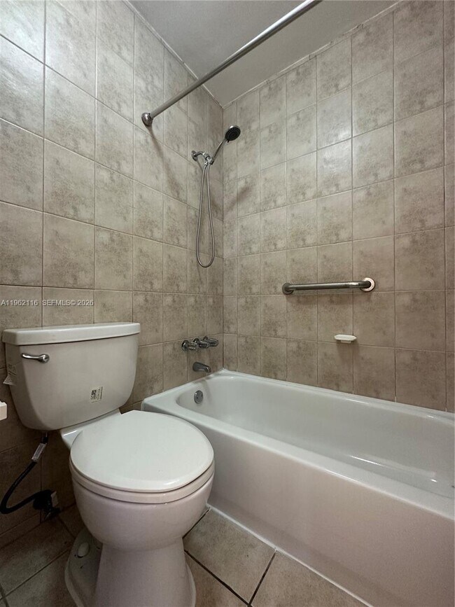 Building Photo - 1008 NW 45th Ave