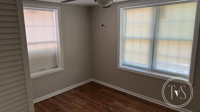 Building Photo - RATE DROP ALERT! (was $1600/month) and WINTER MOVE-IN SPECIAL: $750 OFF 1st MONTH'S RENT!**
