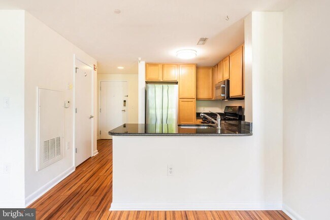Building Photo - 355 I St SW