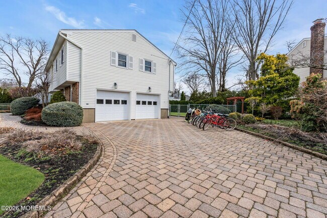 Building Photo - 2412 Homestead Ave