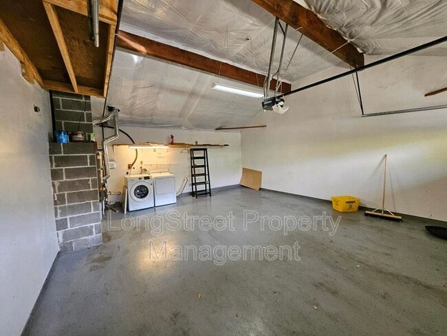 Building Photo - 12612 NE Prescott Dr
