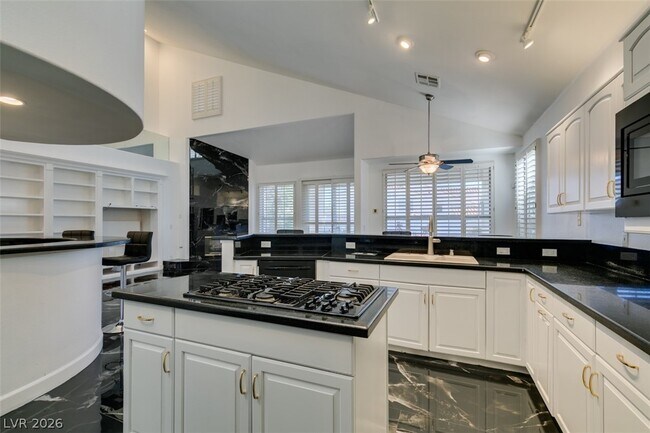 Building Photo - 174 Buena Ct