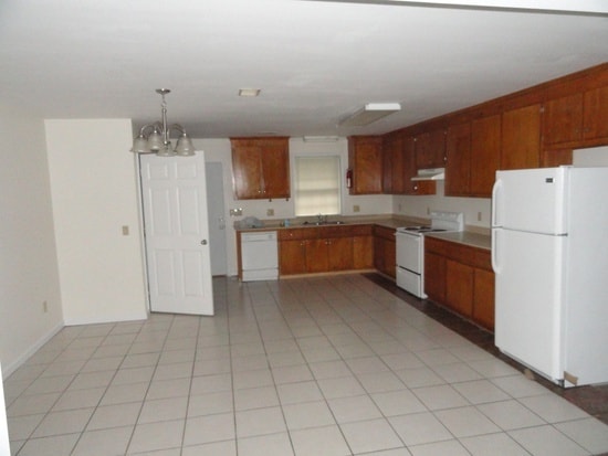Building Photo - 1541 Kathleen Dr