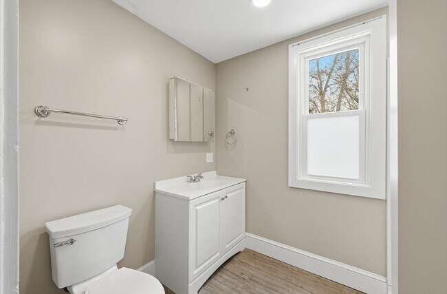 Building Photo - 111 Dustin St