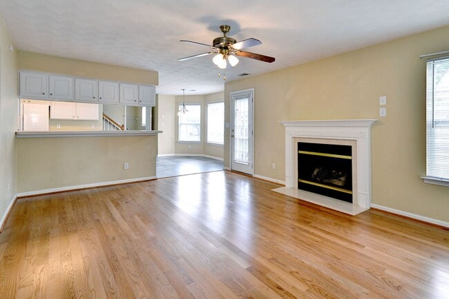 Building Photo - Spacious & Updated Hampton Home