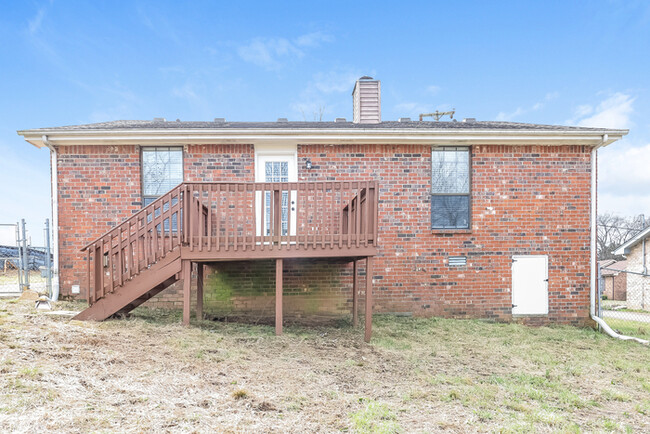Building Photo - 3 Bedroom Home in Nashville