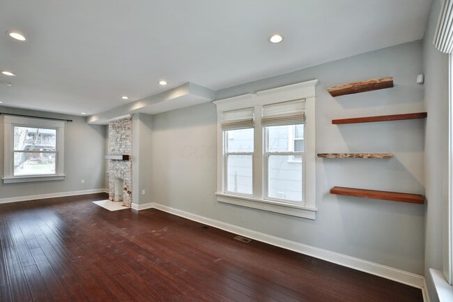 Building Photo - 693 Wilson Ave