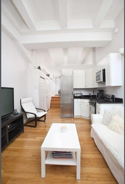 Building Photo - 12 Stoneholm St