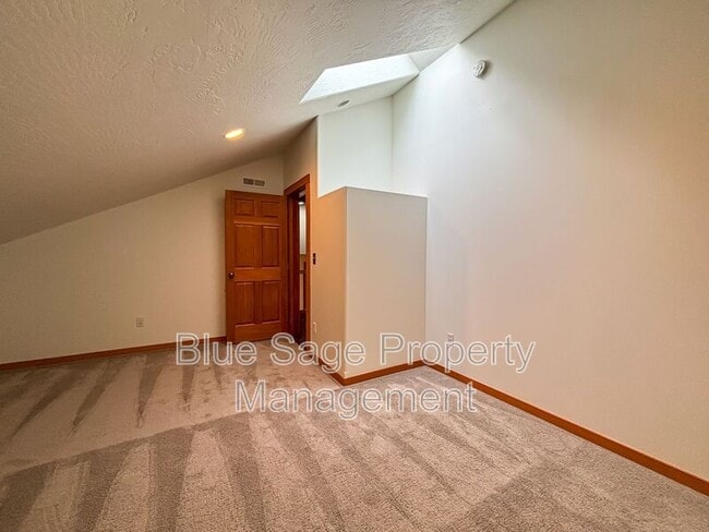 Building Photo - 241896 US-101