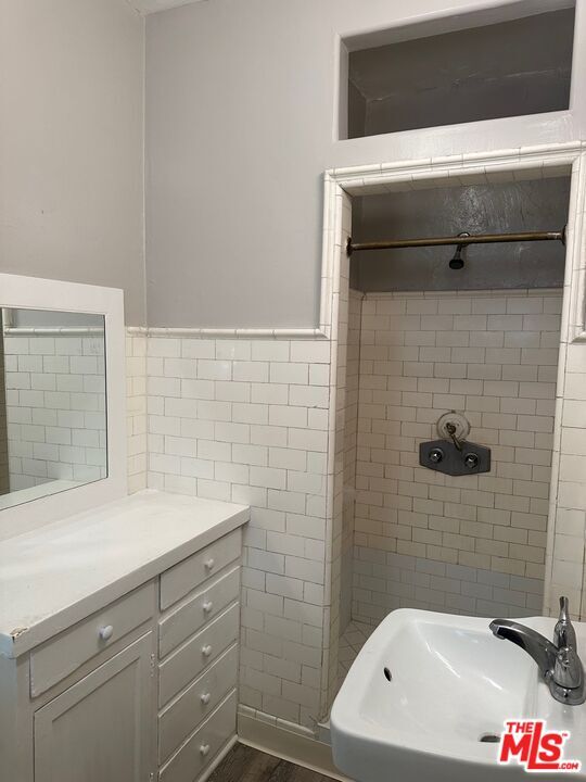 Building Photo - 1025 Locust Ave