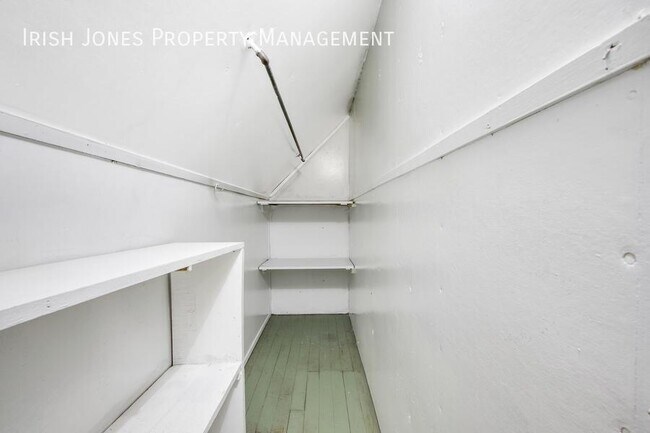 Building Photo - 227 Barnard St