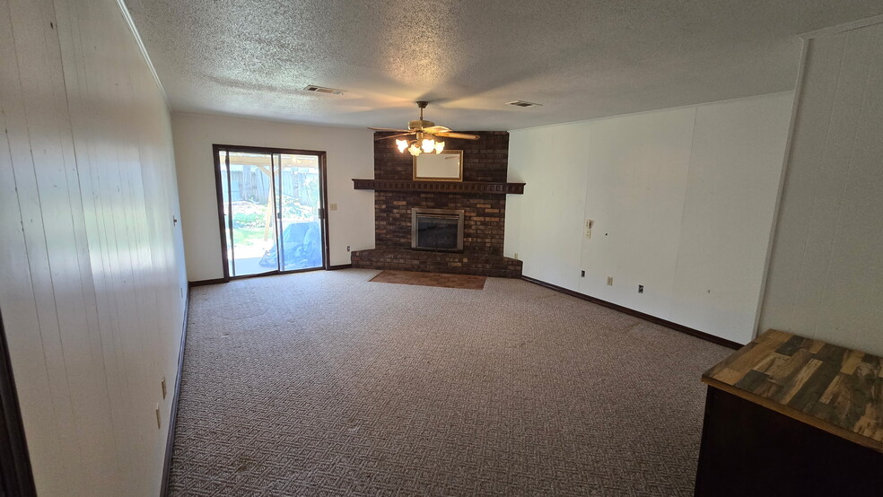 Building Photo - 2504 E 19th St