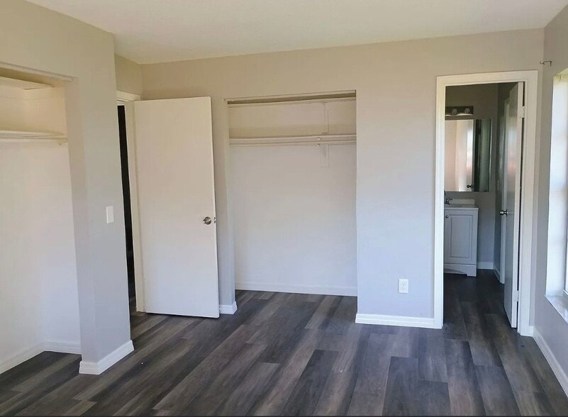 Building Photo - 483 N Briar Creek Point