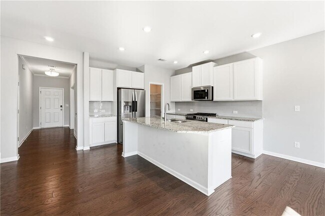 Building Photo - 156 Round Pond Dr