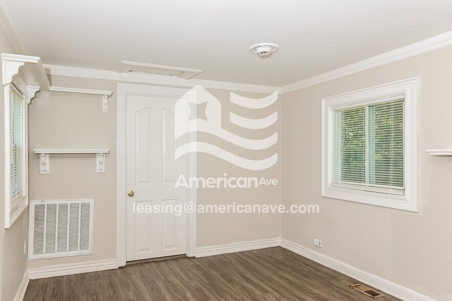 Building Photo - 216 McFayden Dr
