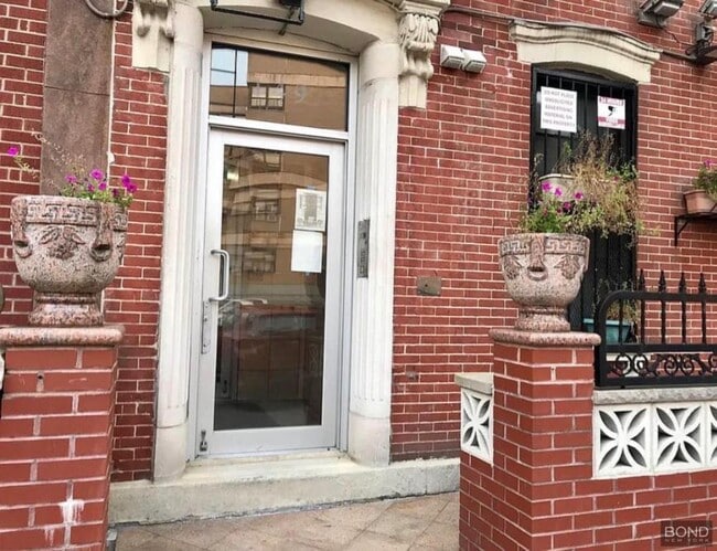 Building Photo - 1 bedroom in Brooklyn NY 11206