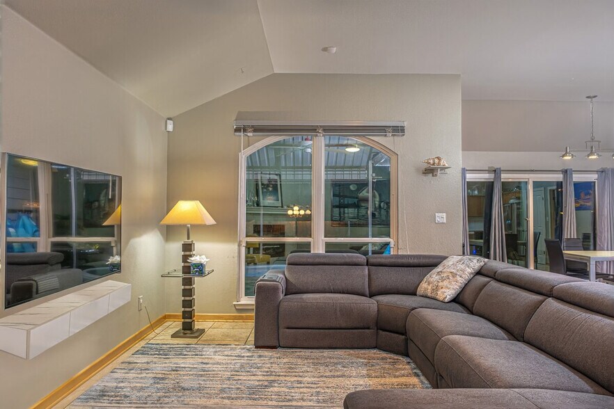 Primary Photo - 10313 Snapdragon Dr