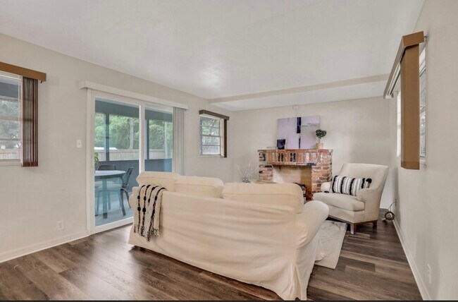 Building Photo - 108 Dellwood Ave