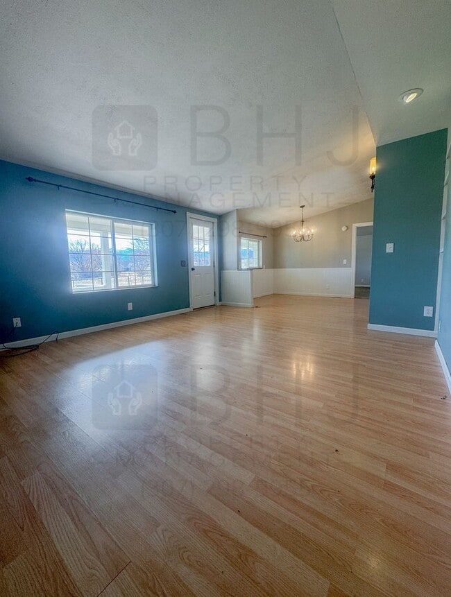 Building Photo - 4 BEDROOM / 2 BATH HOME IN SCSD1!