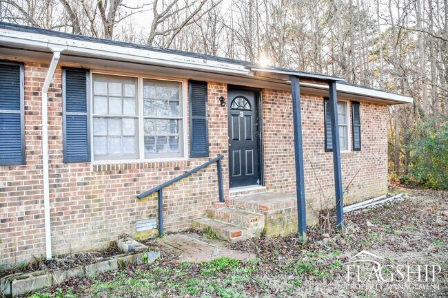 Building Photo - Duplex Between Greenville and Farmville