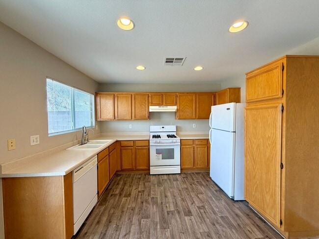 Building Photo - 5712 Viberti Ct