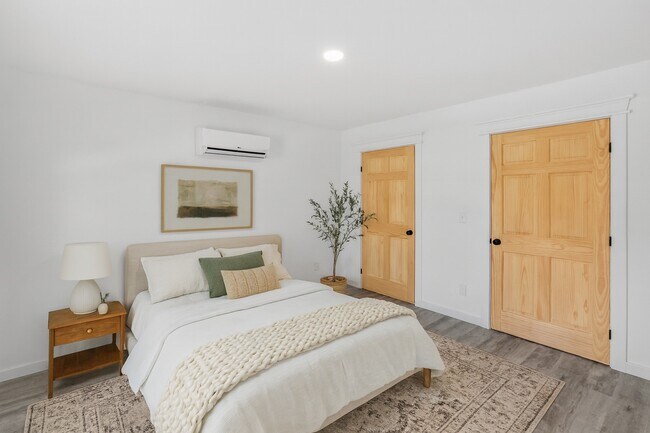 Building Photo - 423 W 3rd St